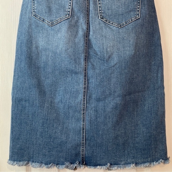So Long Blue Denim Skirt Stretch Frayed Bottom Hem Light Distressing Size 5/27W - Picture 15 of 16